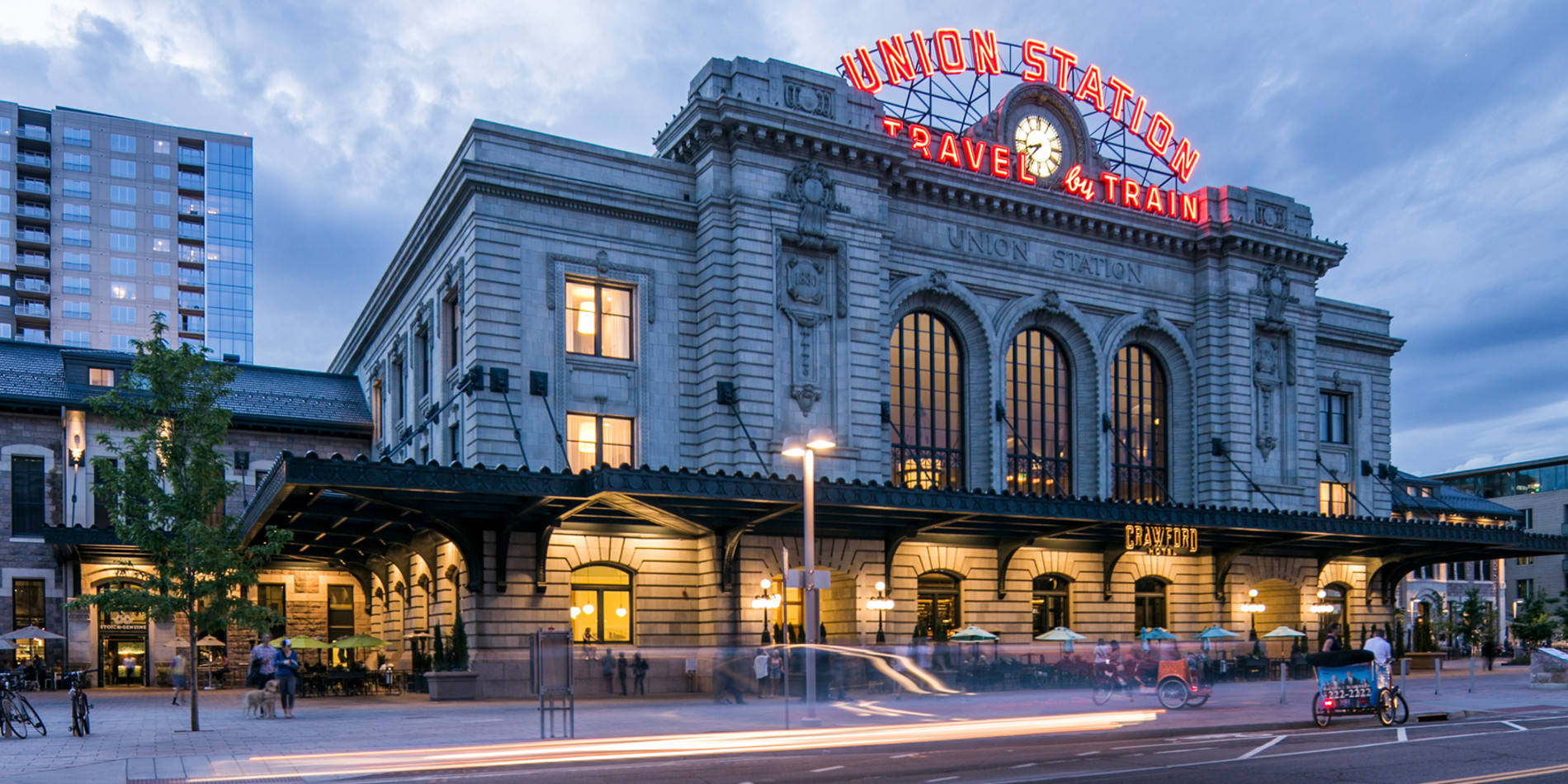 Union Station During Early Evening Wallpaper