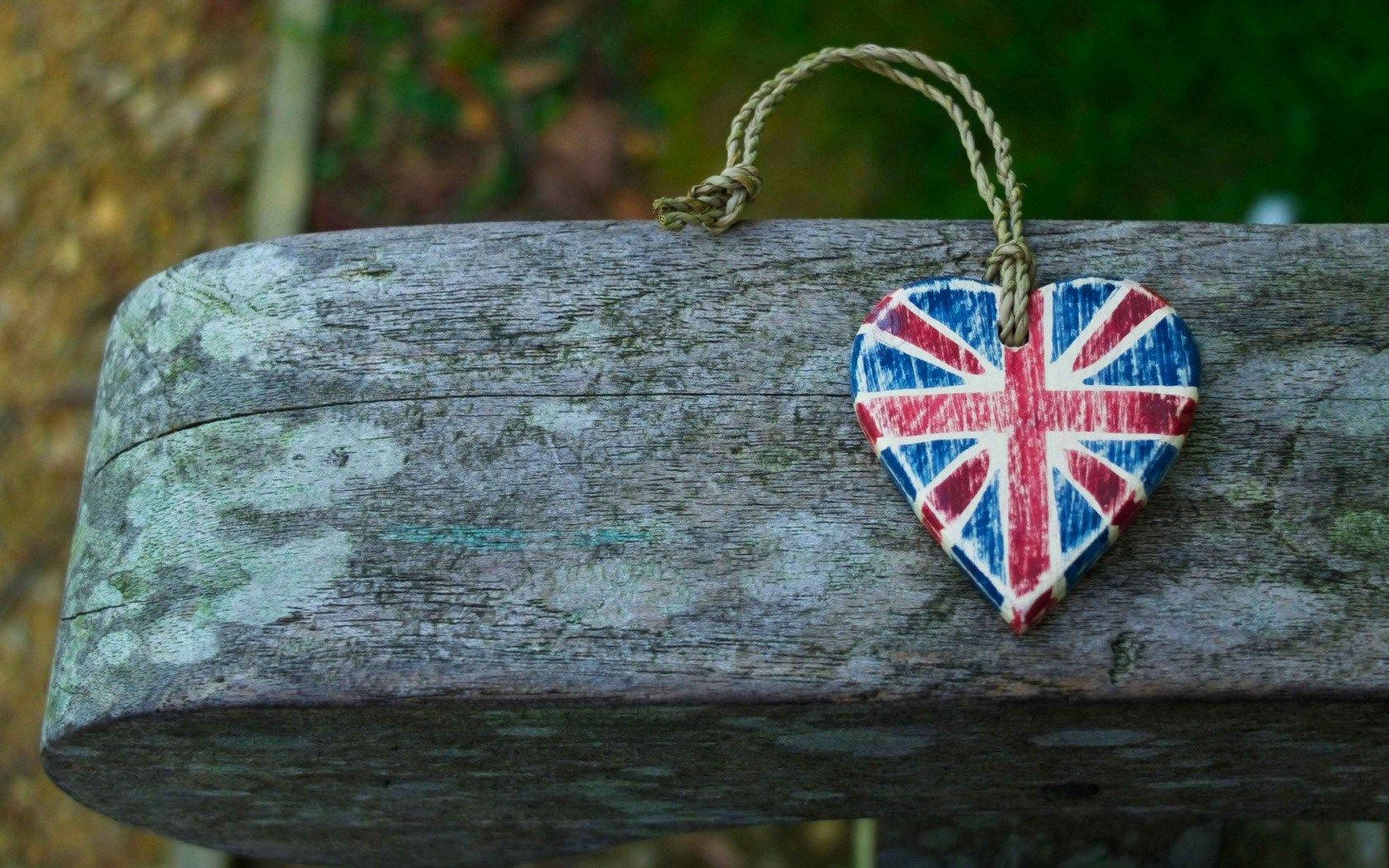 United Kingdom Flag In Heart Shape Wallpaper