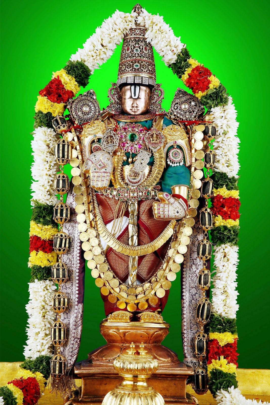 Venkateswara Swamy Wearing Sacred Vastrams Wallpaper