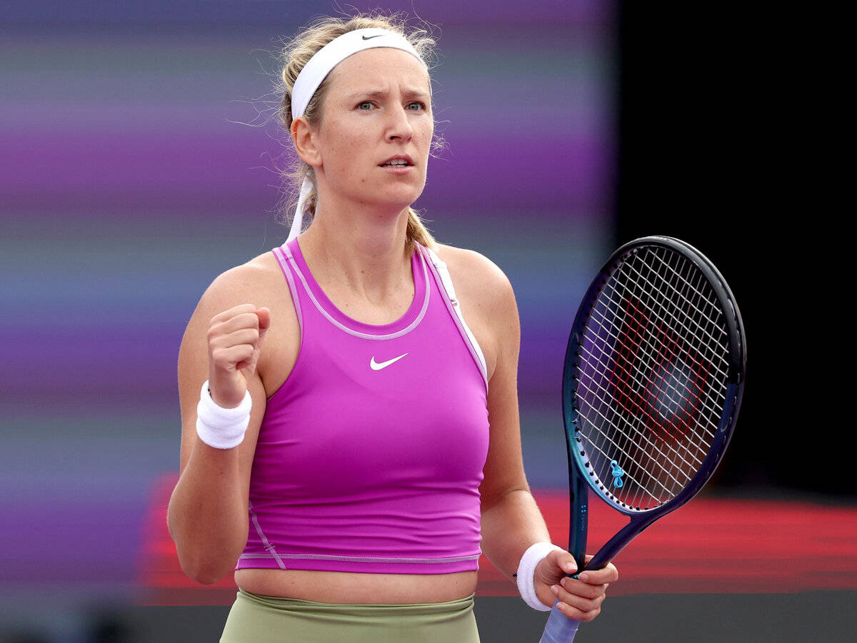 Victoria Azarenka In Purple Raising Racket Wallpaper