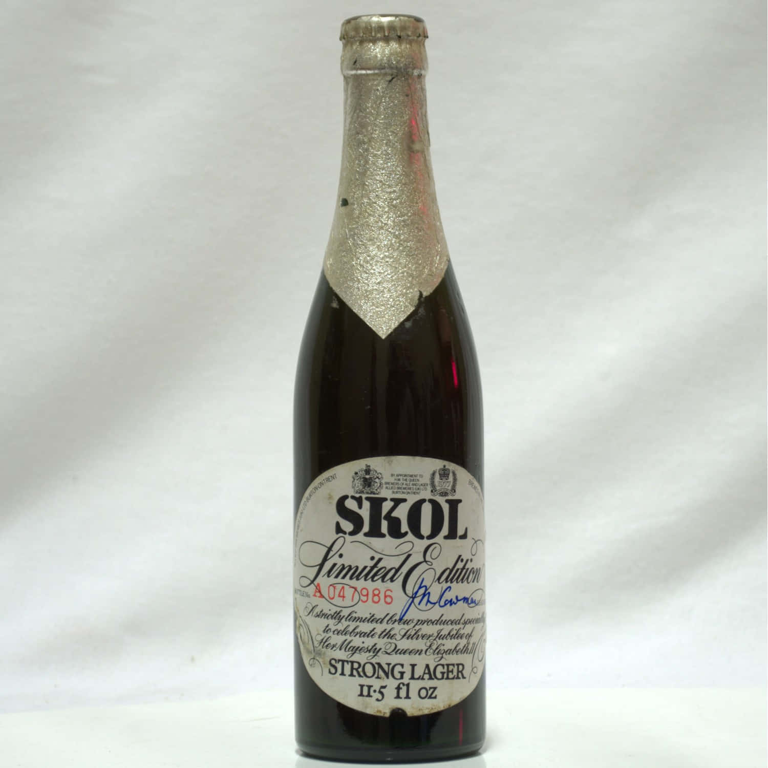 Vintage Skol Strong Lager Bottle Wallpaper