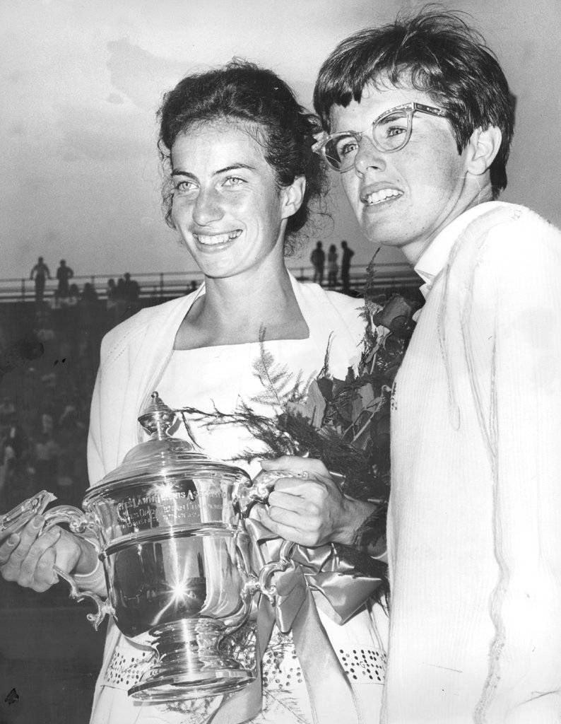 Virginia Wade Winning Trophy Wallpaper