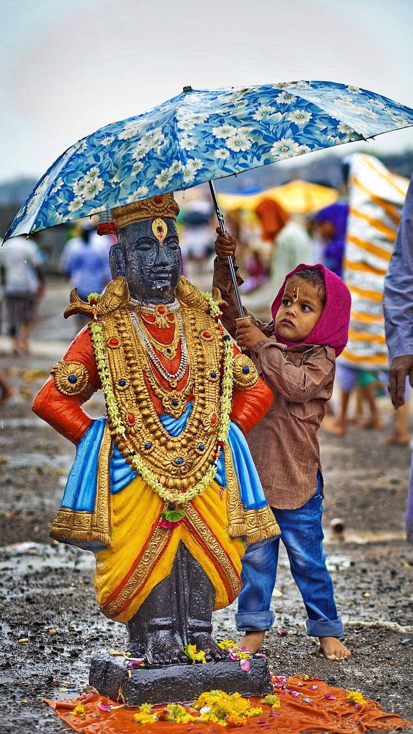 Vithu Mauli Divine Statue With Child Wallpaper