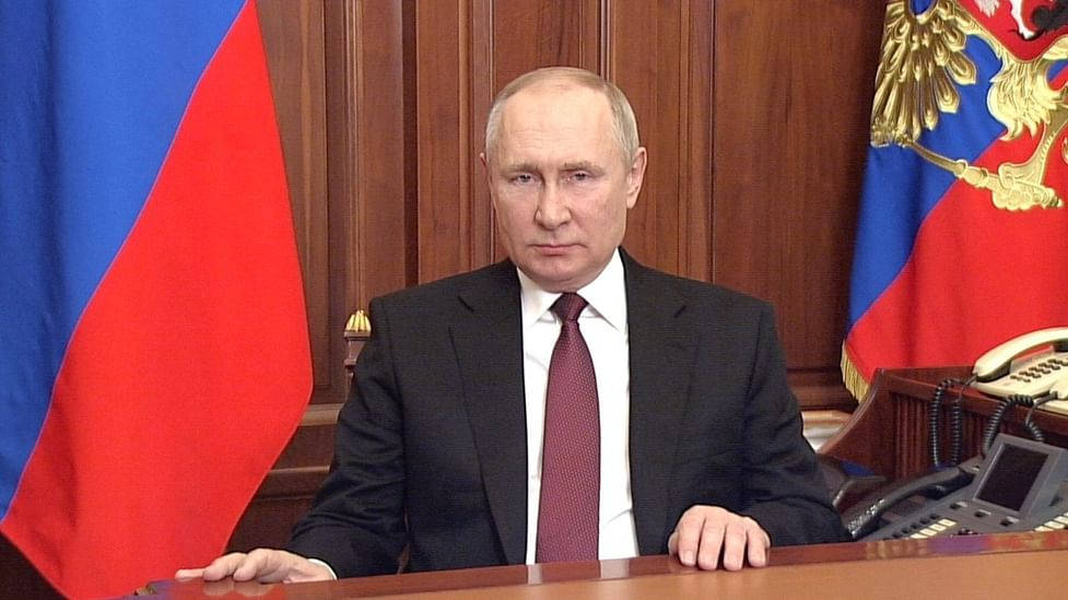 Vladimir Putin Contemplatively Rests Hands On Table Wallpaper