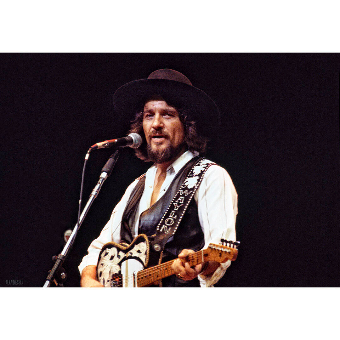 Waylon Jennings In California Concert Wallpaper