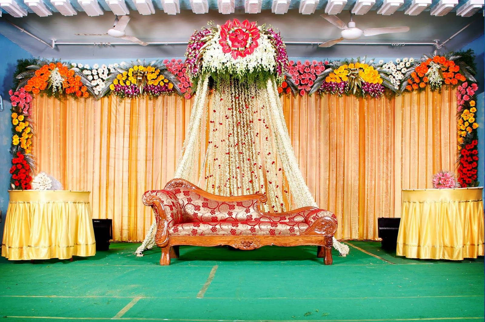Wedding Album Floral Set-up Wallpaper