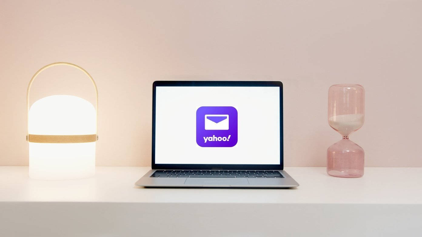 Yahoo Mail On Macbook Wallpaper