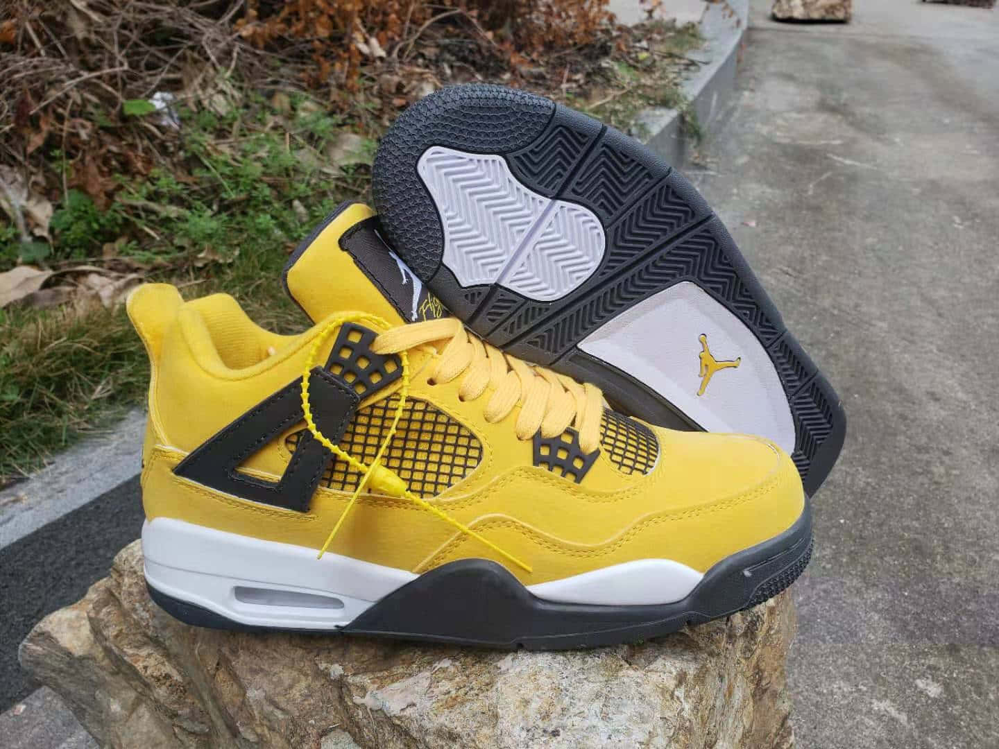 Yellow Jordan Retro Lightning Wallpaper