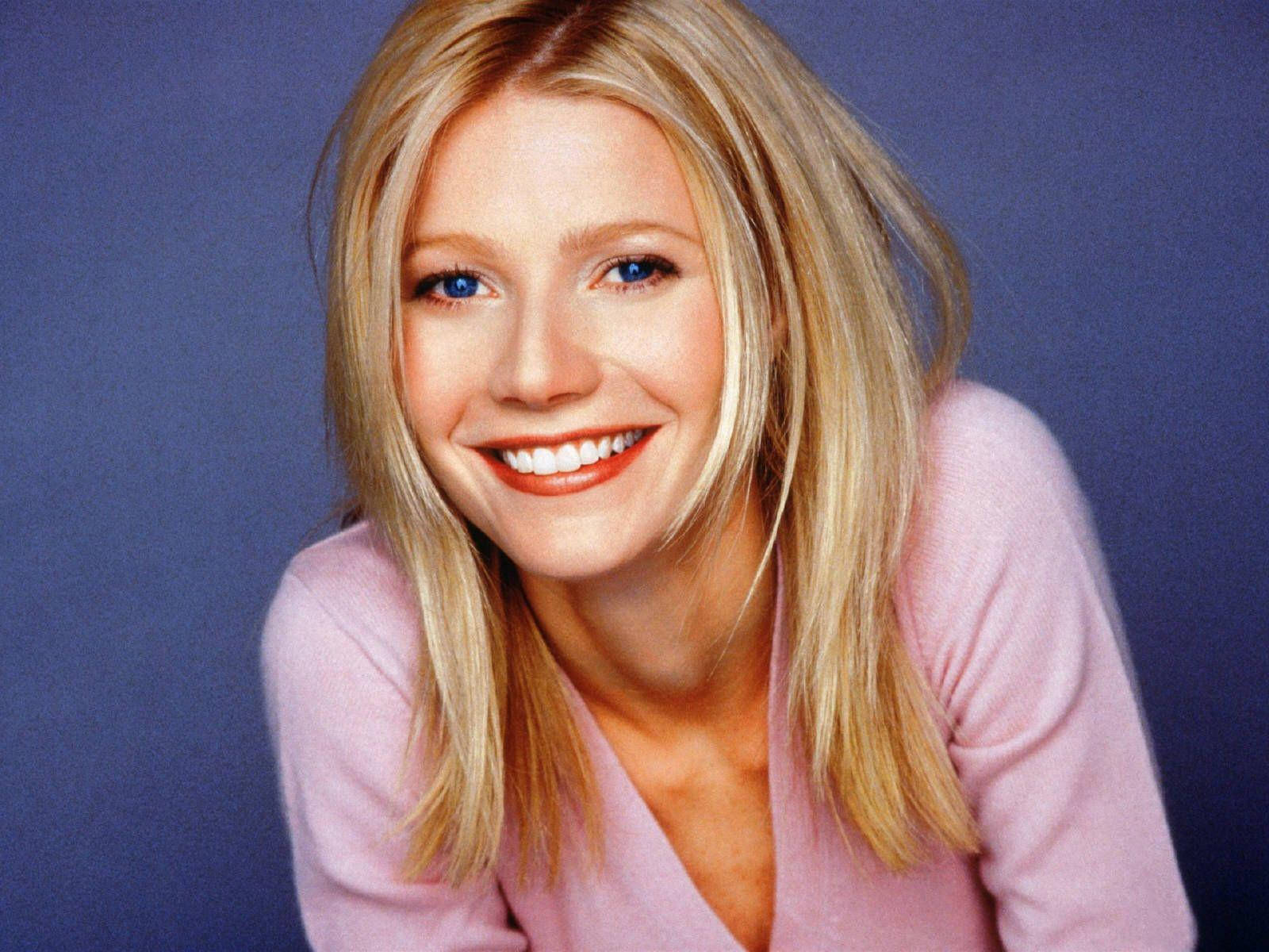 Young American Actress Gwyneth Paltrow Sweet Smile Wallpaper