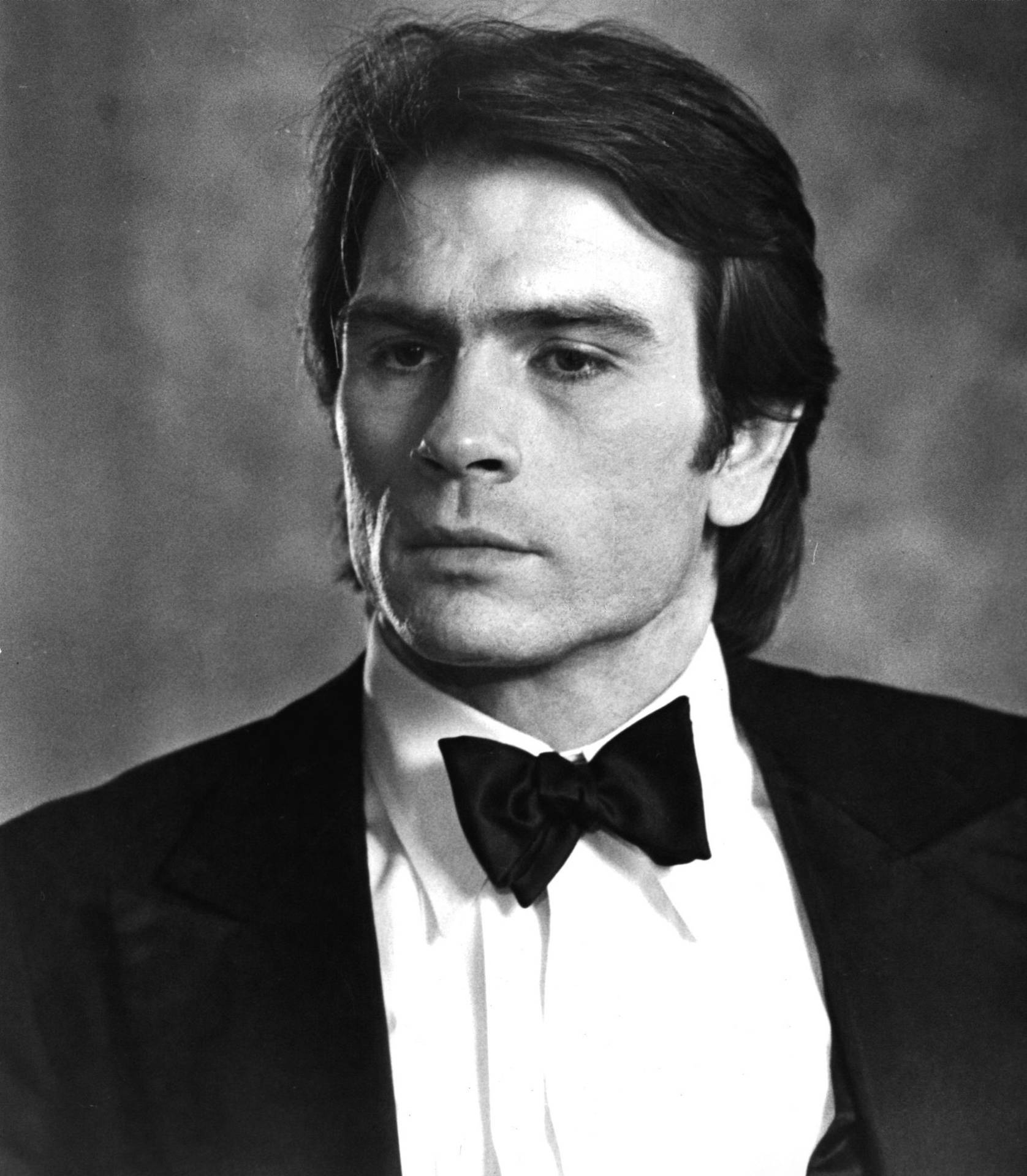 Download free Young Tommy Lee Jones In Monochrome Wallpaper -  MrWallpaper.com