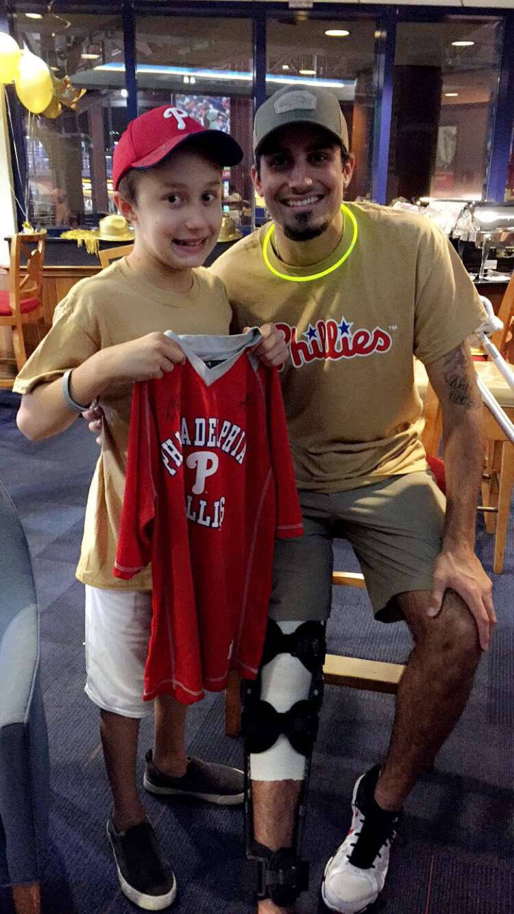 Zach Eflin With Young Fan Su2c Wallpaper