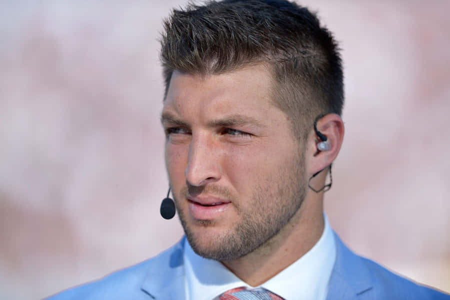 A Man In A Suit And Tie With A Microphone Wallpaper