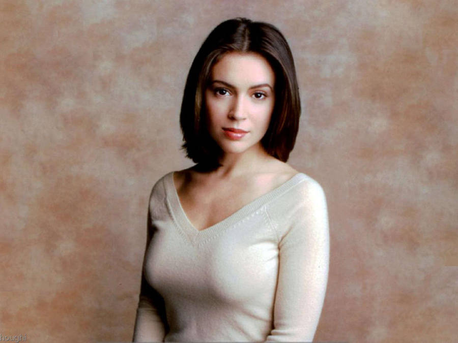 Download free American Actress Alyssa Milano Portrait Wallpaper ...