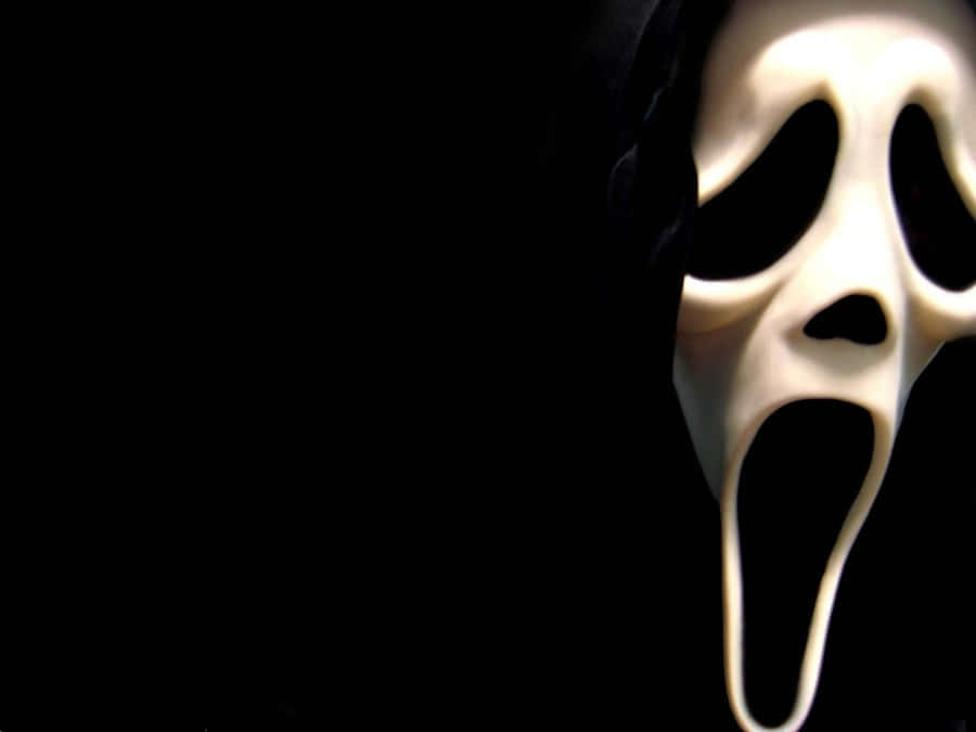 An Intense Moment Of Fear In The Classic Horror Movie 'scream'. Wallpaper