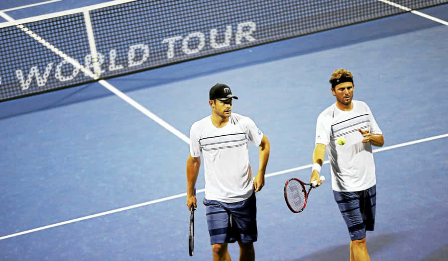 Andy Roddick Walking On Court Wallpaper