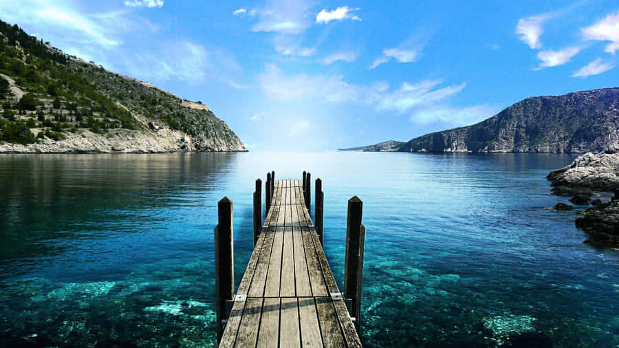 Beautiful Lake Como In Italy Wallpaper