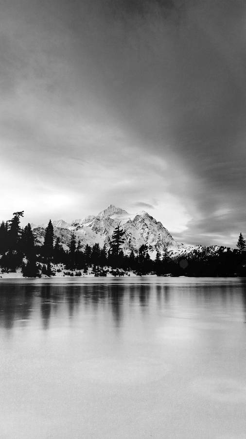 Black And White Iphone Lake View Wallpaper