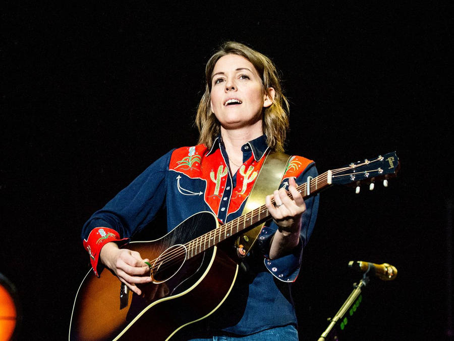 Download free Brandi Carlile Performance Snapshot Wallpaper