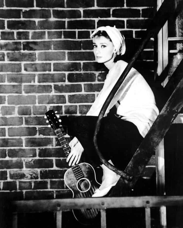 Breakfast At Tiffany's: A Classic American Story Wallpaper
