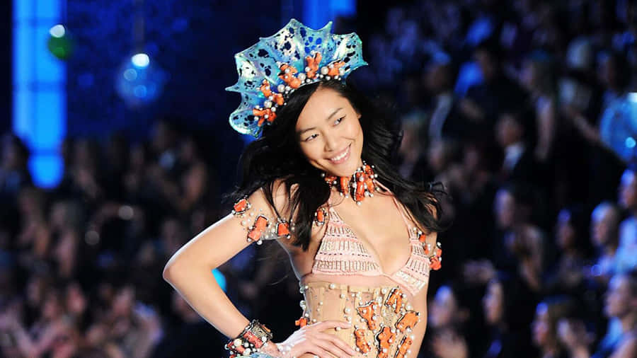 Caption: Liu Wen Showing Her Confident Style On A Catwalk Wallpaper