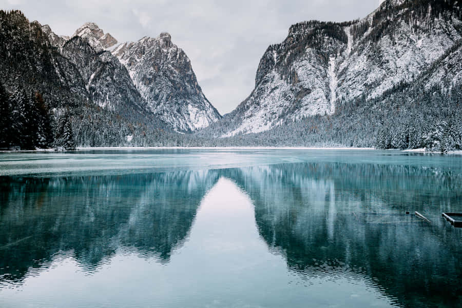 Capture The Beautiful Mountain Scenery In A Single Moment. Wallpaper