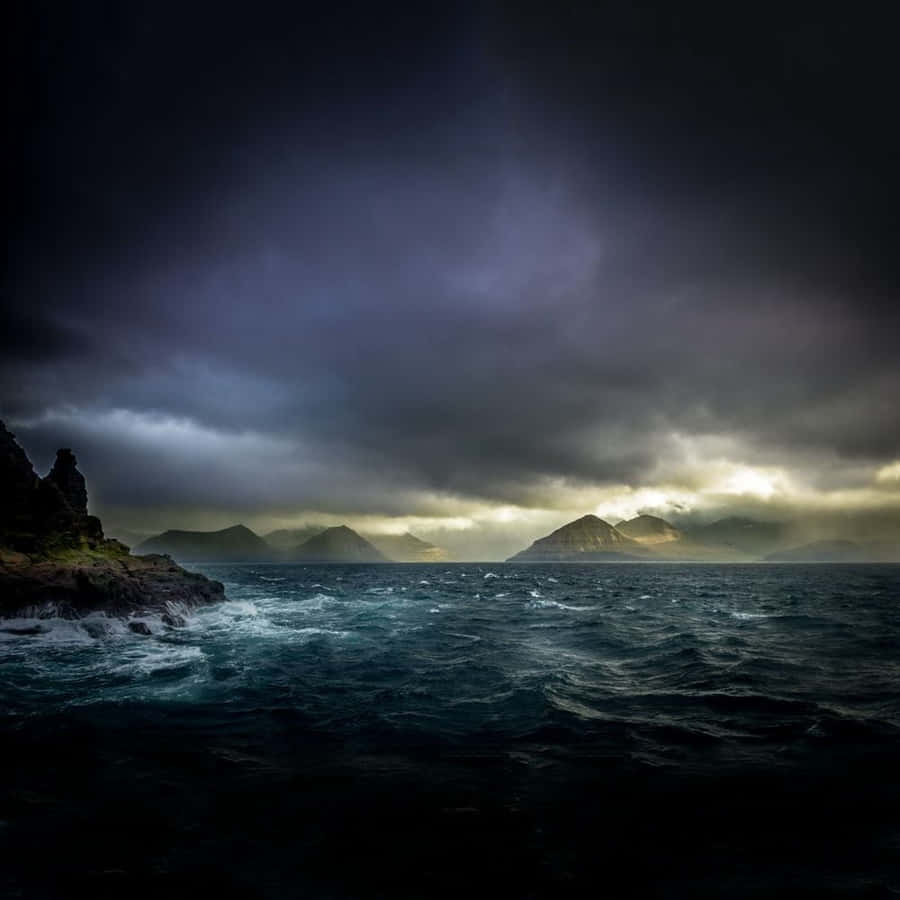 Dark Ocean Storm Wallpaper