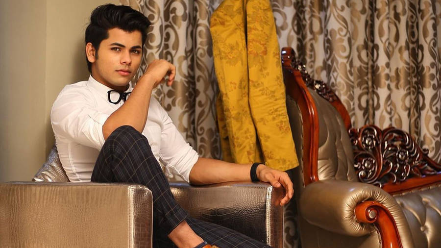 Dynamic Siddharth Nigam Captured In A Casual Moment Wallpaper