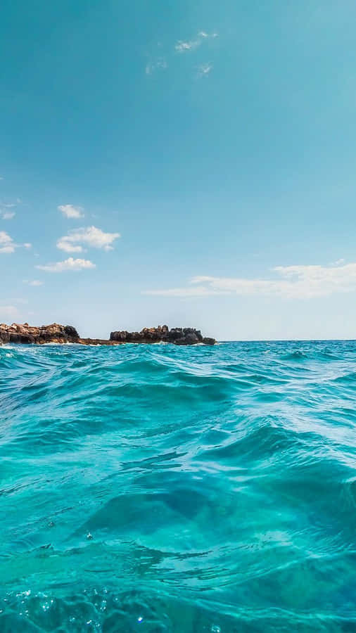 Enchanting Merge Of Blue And Green Aesthetics Wallpaper