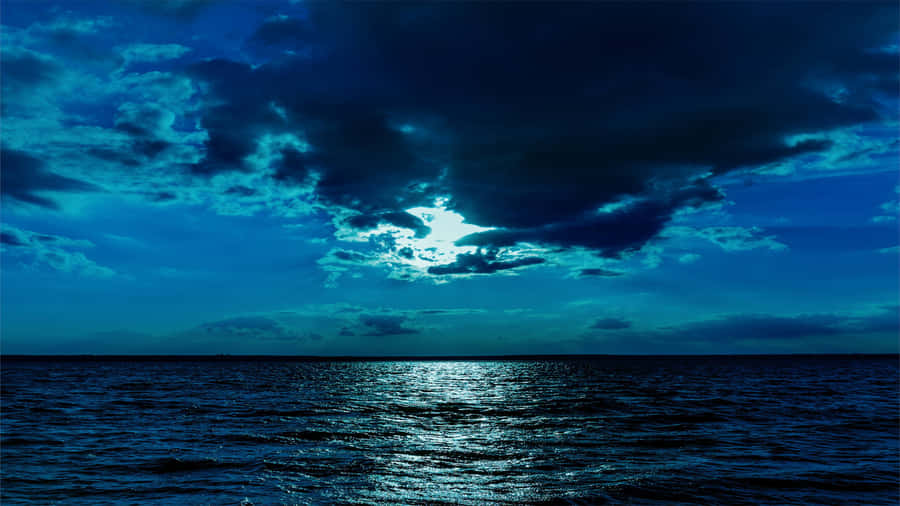 Enjoy An Immersive And Beautiful Ocean-view With This 4k Ipad. Wallpaper