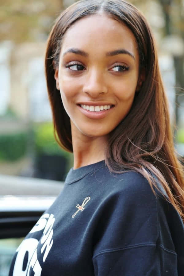 Fashionable Jourdan Dunn Posing With A Confident Smile. Wallpaper