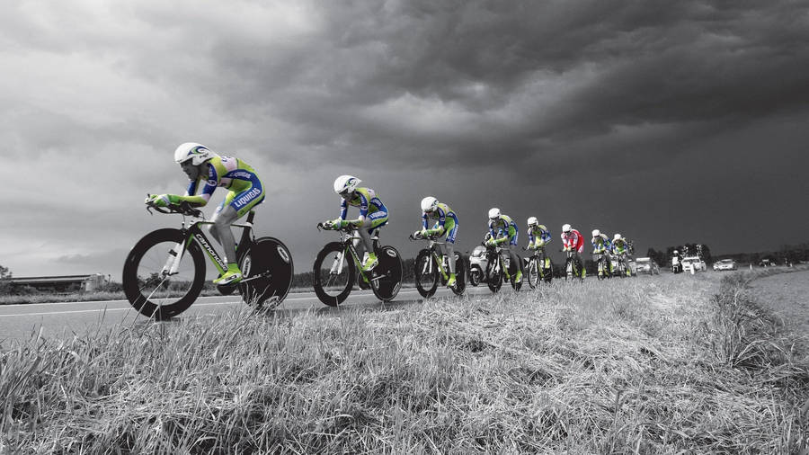 Grayscale Road Bike Group Marathon Wallpaper