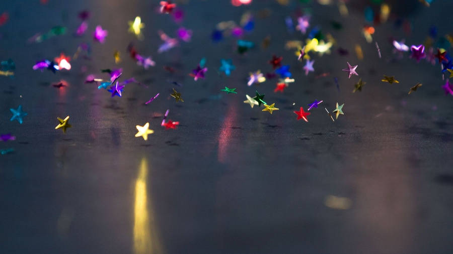 Happy Star Decor Wallpaper