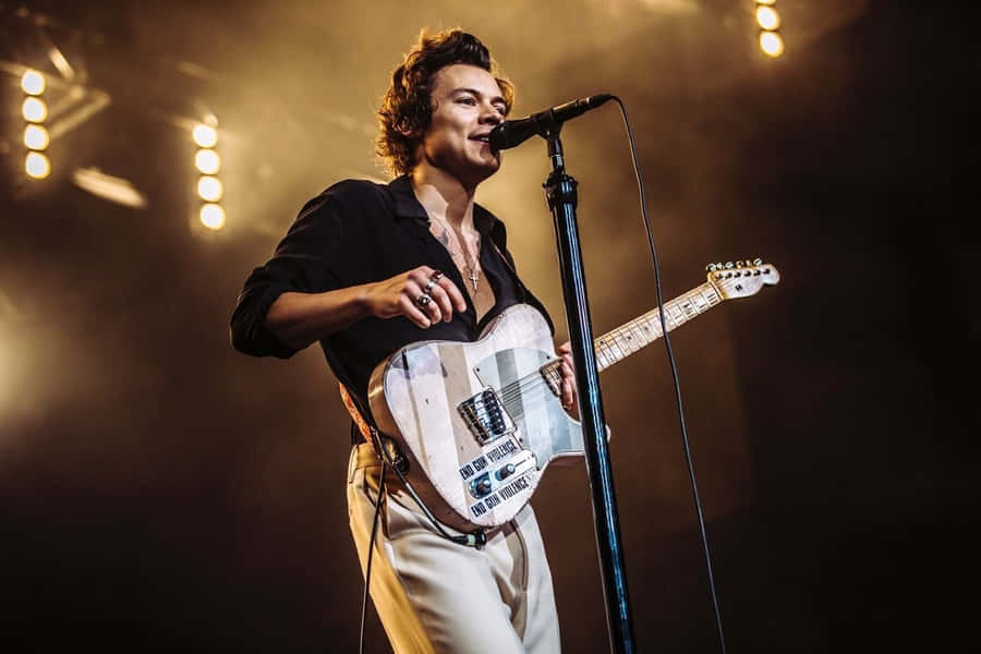 Harry Styles Uses His Laptop To Create Memorable Music. Wallpaper