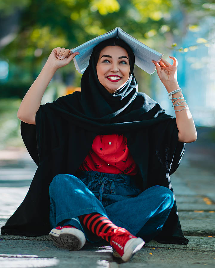 Hd Islamic Woman In Black Hijab Wallpaper
