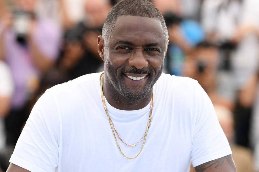 Download free Idris Elba With Blurry Crowd Backdrop Wallpaper ...