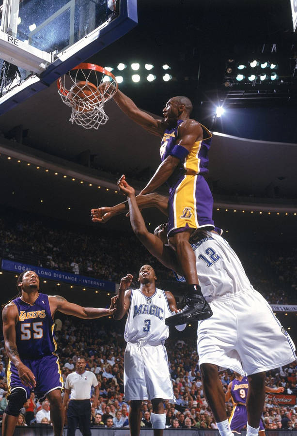 Image Kobe Bryant Spikes His Iphone Wallpaper