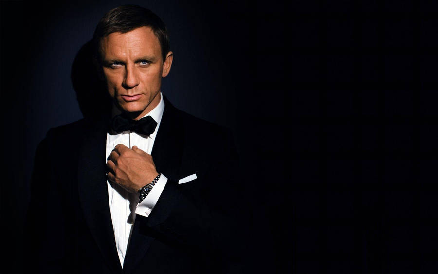 Daniel Craig Suit | James Bond's All-Black Tailoring For 'No Time To Die'