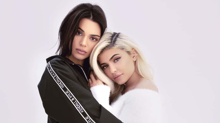 Kourtney And Kylie Jenner 4k Wallpaper