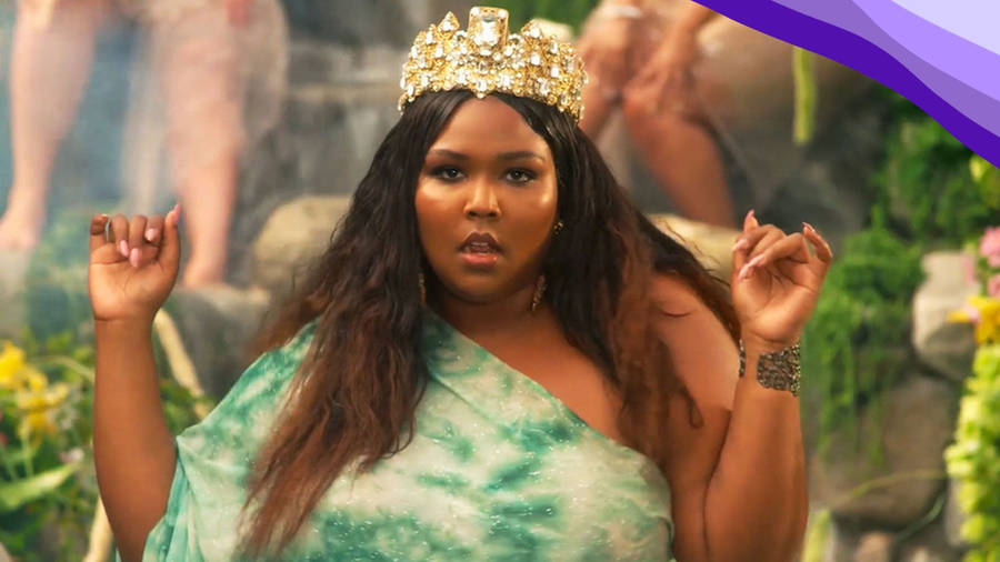 Bow Down to Lizzo's Gorgeous, Glittering Afro — See Photo | Allure