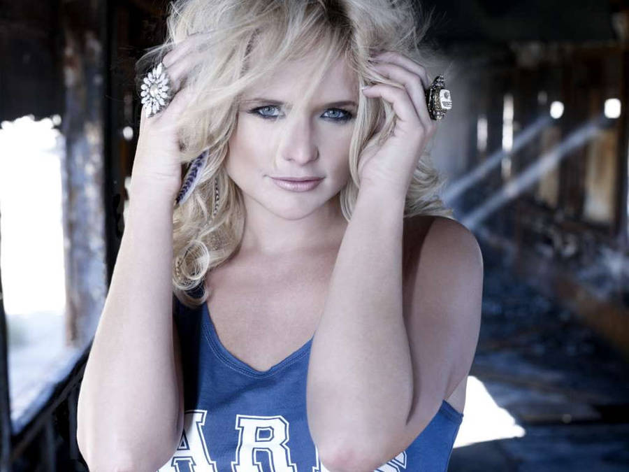 Download Free Miranda Lambert Blue Tank Top Wallpaper - Mrwallpaper.com