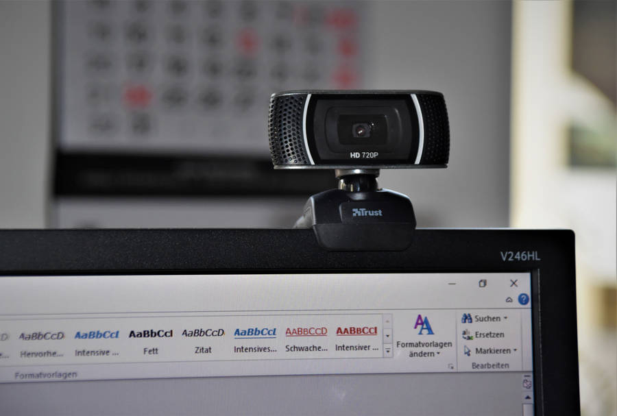 Logitech's webcam with articulating arm launches on Indiegogo - The Verge