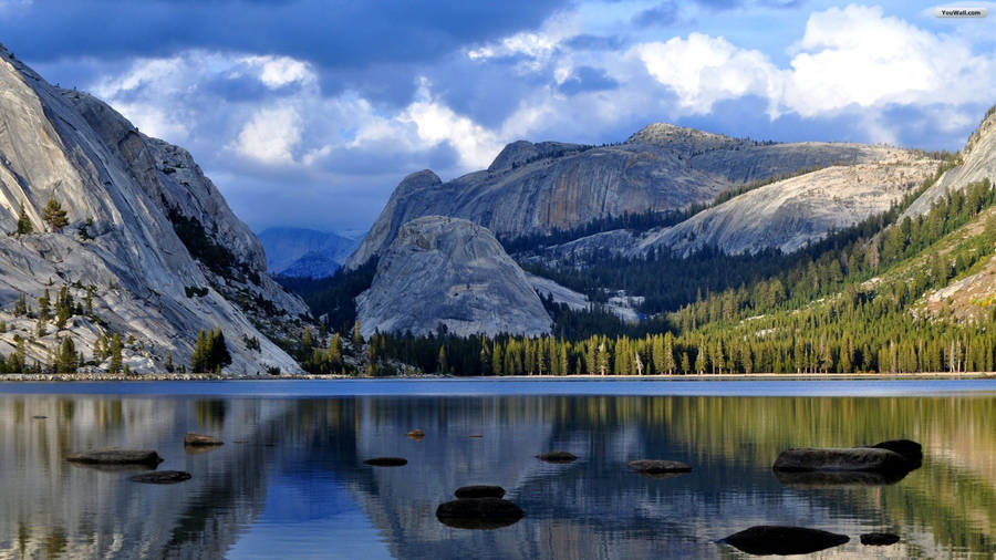 Peaceful Sunset Over The Rocky Mountains Wallpaper