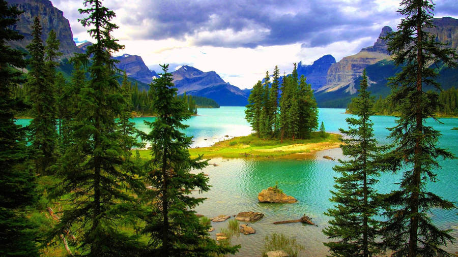 Pretty Landscape Maligne Lake Canada Wallpaper