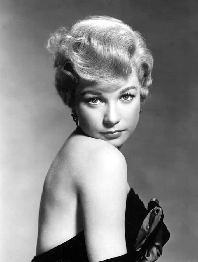 Download free Shirley Maclaine Young Black And White Photo Wallpaper ...