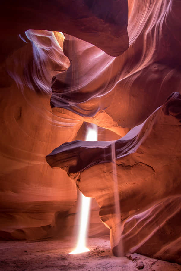 Stay Connected In The Beautiful Desert Landscape. Wallpaper