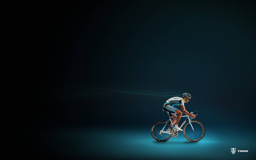 Streak Past The Competition With A Powerful And Stylish Bike. Wallpaper