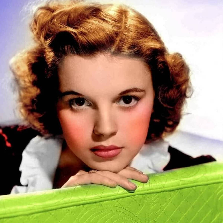 Download free Stunning Hollywood Actress Judy Garland Wallpaper ...