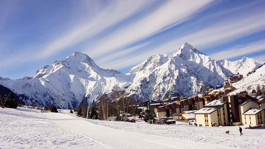 Witness The Majestic Beauty Of This Stunning Mountain Landscape Wallpaper