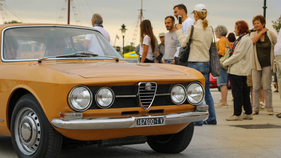 Yellow Alfa Romeo Berlina 2000 Wallpaper