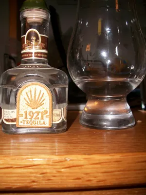 1921 Reposado Tequila With Glass Wallpaper